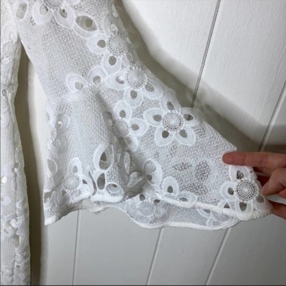 Bardot White Lace Bell Sleeve Boho Dress - Picture 7 of 8